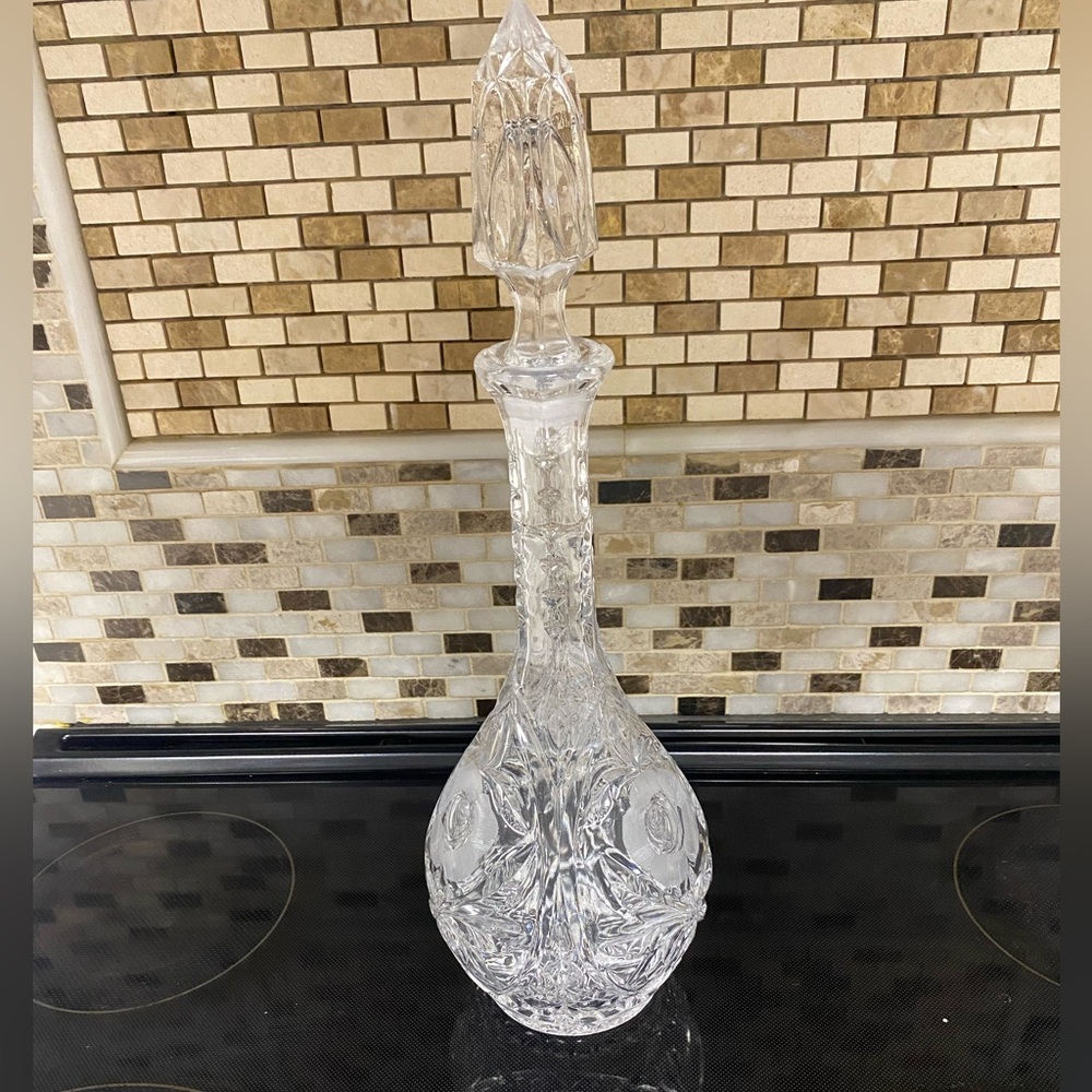 Elegant Frosted Flower Pattern Lead Crystal Liquor Decanter With Stopper